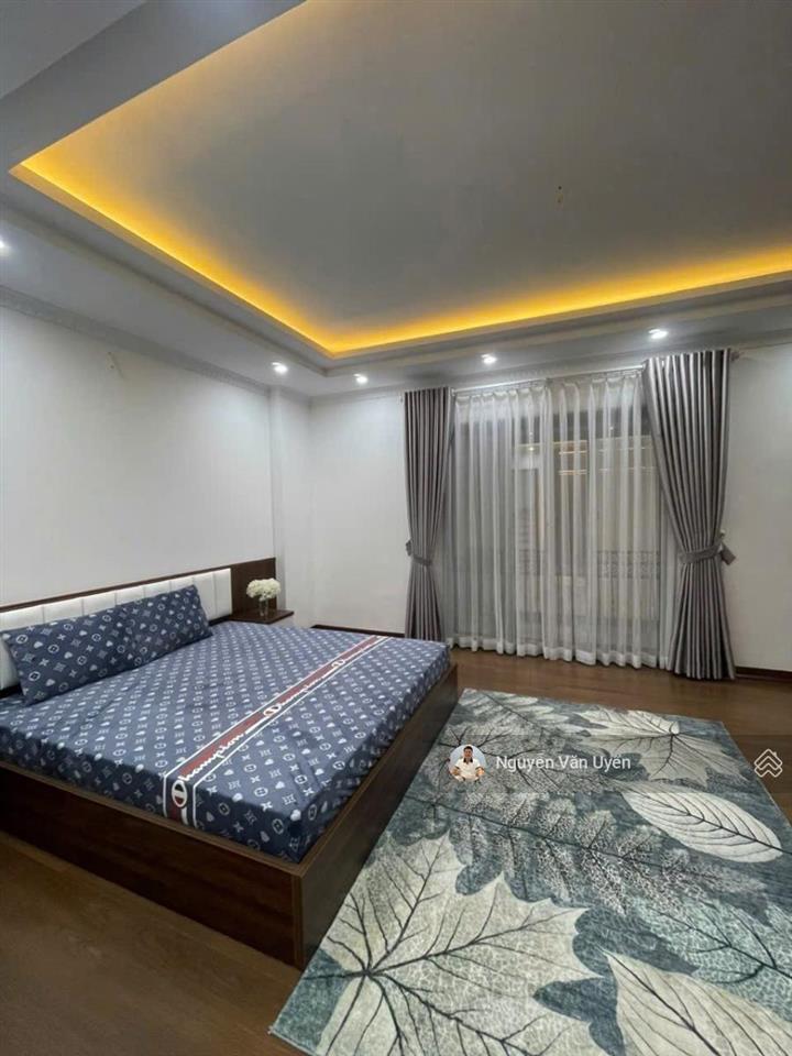 Bán nhà  hoàng quốc việttrung tâm cầu giấy nhà đẹp ở ngay ngõ nông  40m2 x 5 tầng, mặt tiền 4,6m