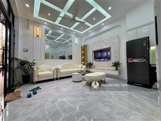 Bán nhà  hoàng quốc việt  trung tâm cầu giấy nhà đẹp ở ngay ngõ nông40m2 x 5 tầng, mặt tiền 4,6m