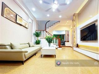 Bán nhà  cầu giấy lô góc kinh doanh 42m2 x 5 tầng mt rộng phòng nào cũng có cửa sổôtô đậu cửa