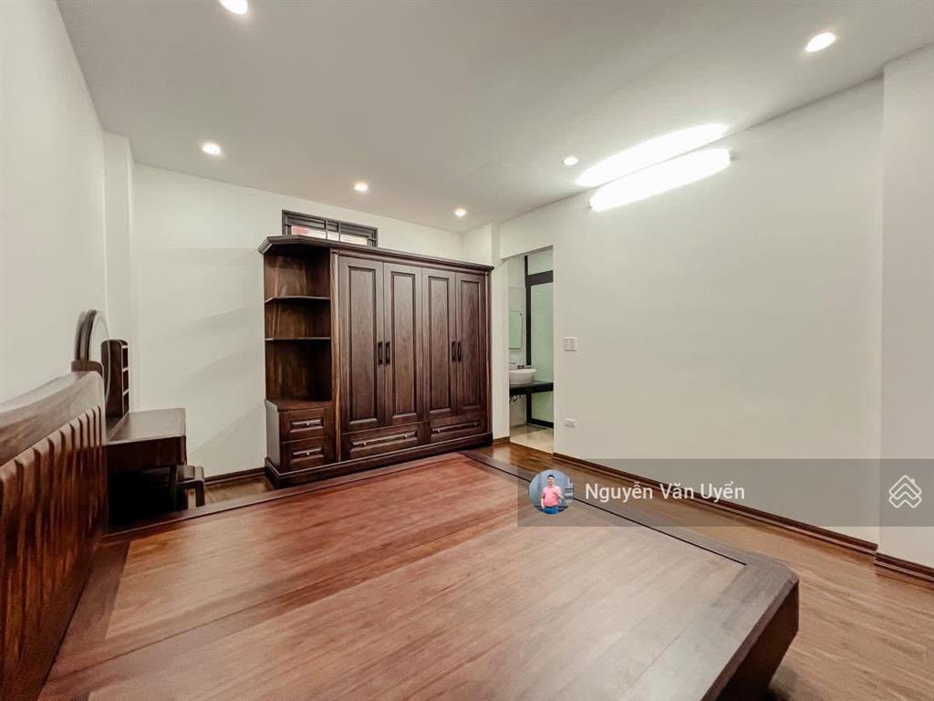 Gấp! đội cấn, ngõ thông, ko qh, sổ vuông, ở/cho thuê, dân xây, sân xe, mặt tiền kinh doanh, 42m2*5t