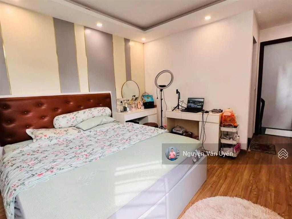 Bán nhà nguyễn văn huyêncầu giấynhà mới đẹp ở ngayfull nội thất 45m2 x 5 tầng giá chỉ 8,6 tỷ
