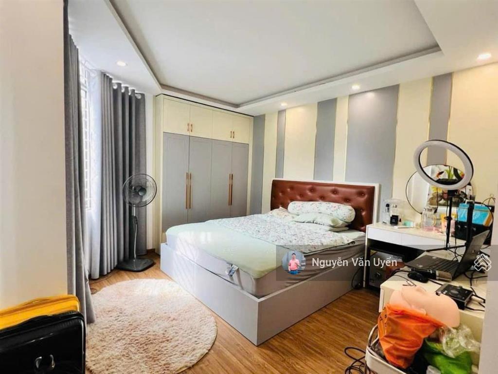 Bán nhà nguyễn văn huyêncầu giấynhà mới đẹp ở ngayfull nội thất 45m2 x 5 tầng giá chỉ 8,6 tỷ