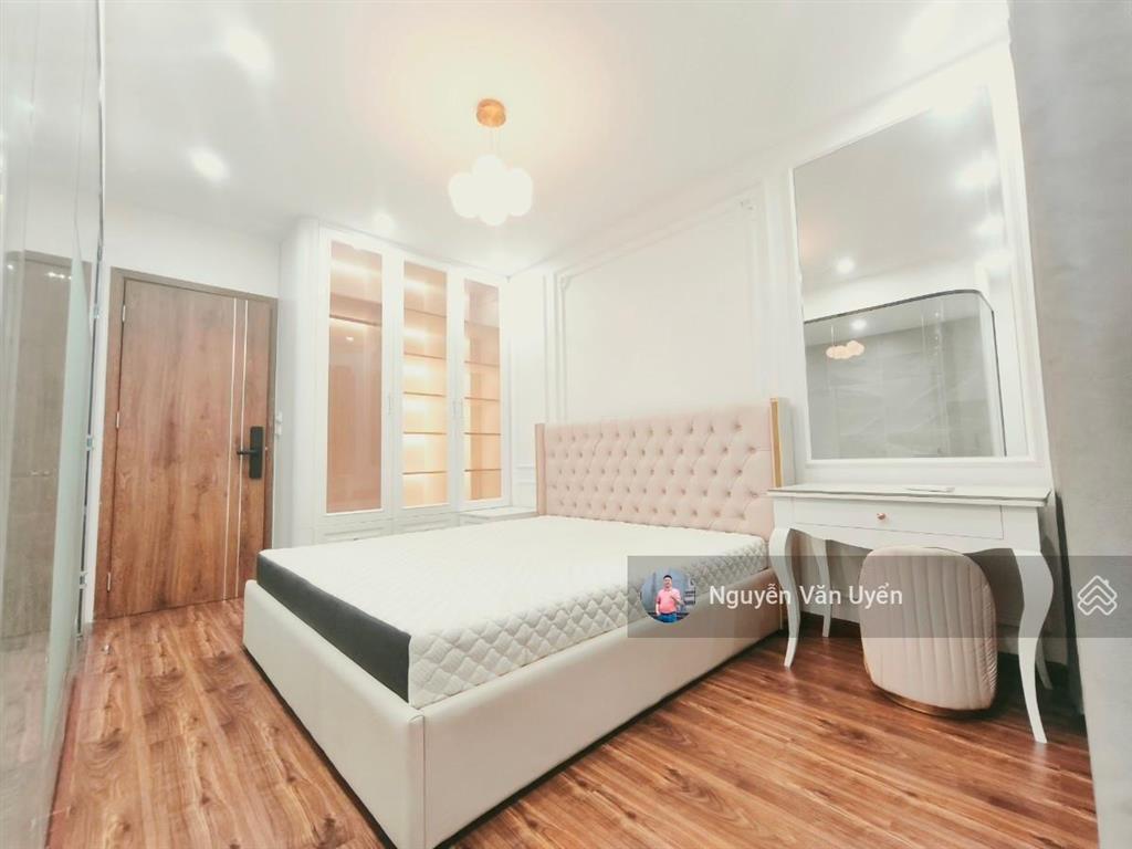 Nguyễn khánh toàn, thoáng trước sau, ngõ thông, vf3 cách nhà 40m, mặt tiền to, sổ vuông, 39m2*5t