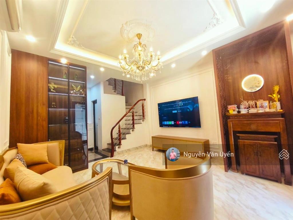 Nguyễn khánh toàn, thoáng trước sau, ngõ thông, vf3 cách nhà 40m, mặt tiền to, sổ vuông, 39m2*5t
