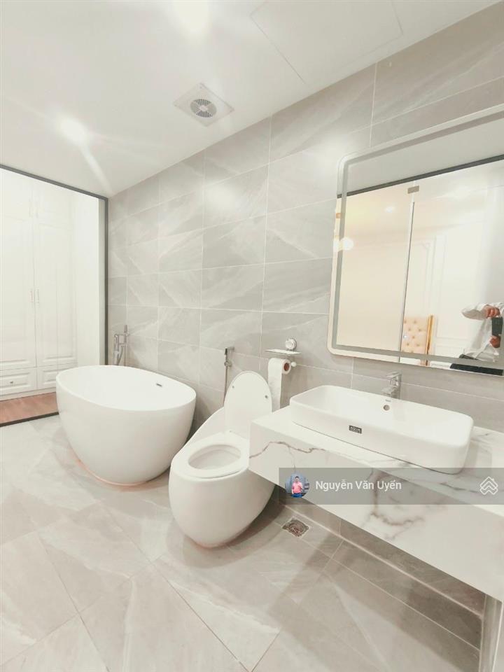 Nguyễn khánh toàn, thoáng trước sau, ngõ thông, vf3 cách nhà 40m, mặt tiền to, sổ vuông, 39m2*5t