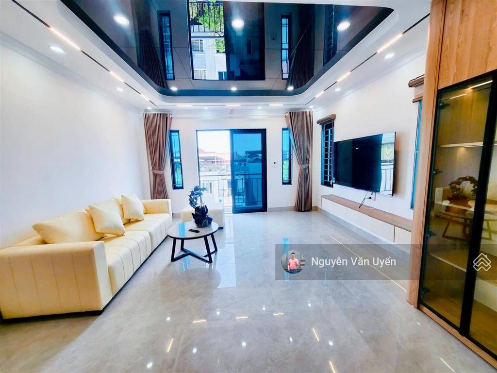 Không qh! mặt ngõ cầu giấy, thang máy, thông sàn, 2 thoáng, ngõ thông ô tô đỗ cổng, sổ đẹp, 45m2*7t