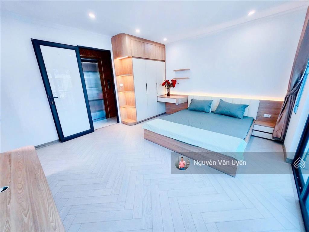 Không qh! mặt ngõ cầu giấy, thang máy, thông sàn, 2 thoáng, ngõ thông ô tô đỗ cổng, sổ đẹp, 45m2*7t