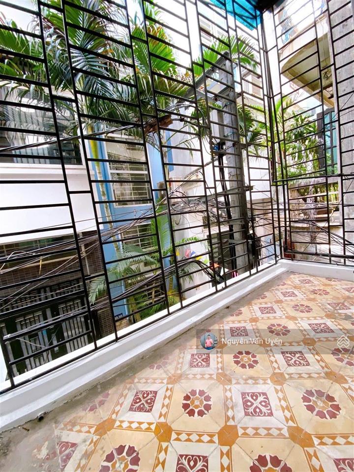 Lô góc cầu giấy, ngõ thông 3 gác tránh, 20m ra phố, gần hồ, dân xây, ko qh, dt ~30tr/th, 42m2*5t