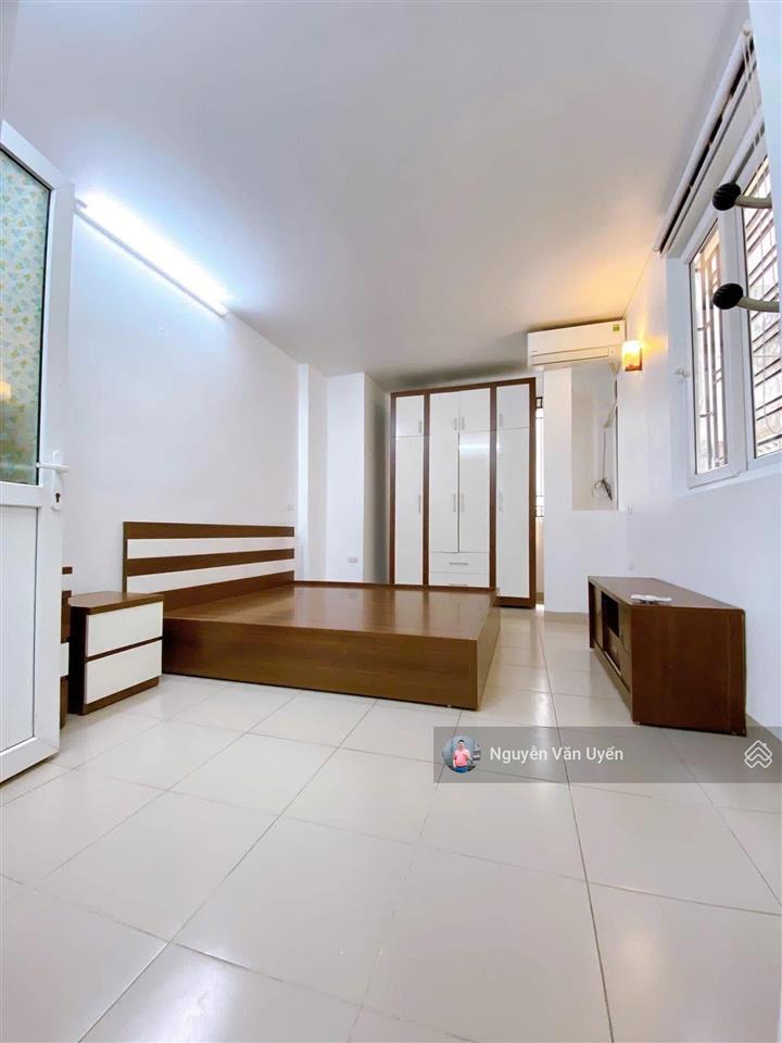 Lô góc cầu giấy, ngõ thông 3 gác tránh, 20m ra phố, gần hồ, dân xây, ko qh, dt ~30tr/th, 42m2*5t