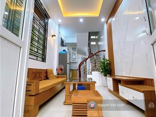 Lô góc cầu giấy, ngõ thông 3 gác tránh, 20m ra phố, gần hồ, dân xây, ko qh, dt ~30tr/th, 42m2*5t
