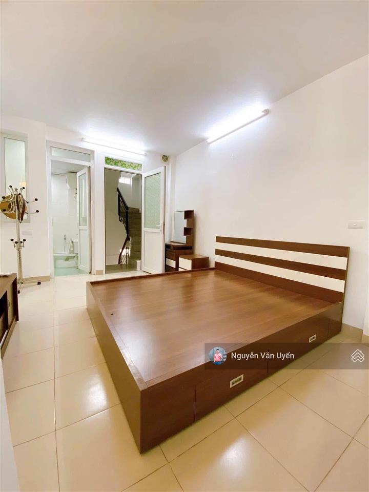 Lô góc cầu giấy, ngõ thông 3 gác tránh, 20m ra phố, gần hồ, dân xây, ko qh, dt ~30tr/th, 42m2*5t