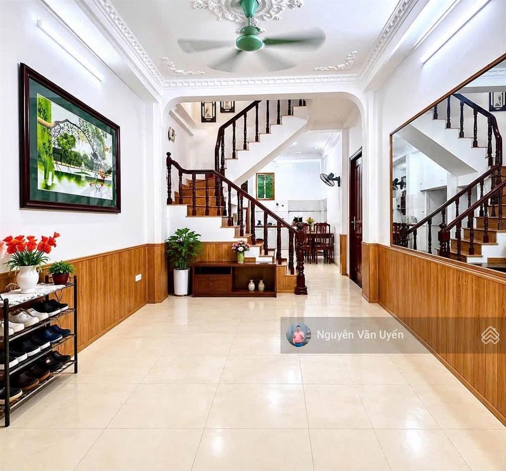 Bán nhà đẹp phố hoàng quốc việt  cầu giấy 42m2 x 5t  full nội thất gần ô tô chỉ 15m ra đường ô tô