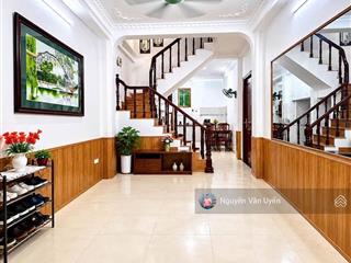 Bán nhà đẹp phố hoàng quốc việtcầu giấy42m2 x 5t full nội thất gần ô tôchỉ 15m ra đường ô tô