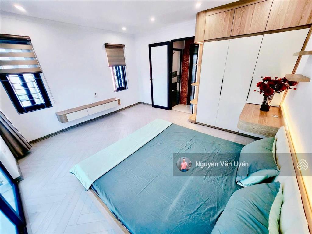 Bán nhà  nguyễn khánh toàn cầu giấy 39m2 x 5t lô góc mặt ngõ 20m ra đường to dân xây cc.