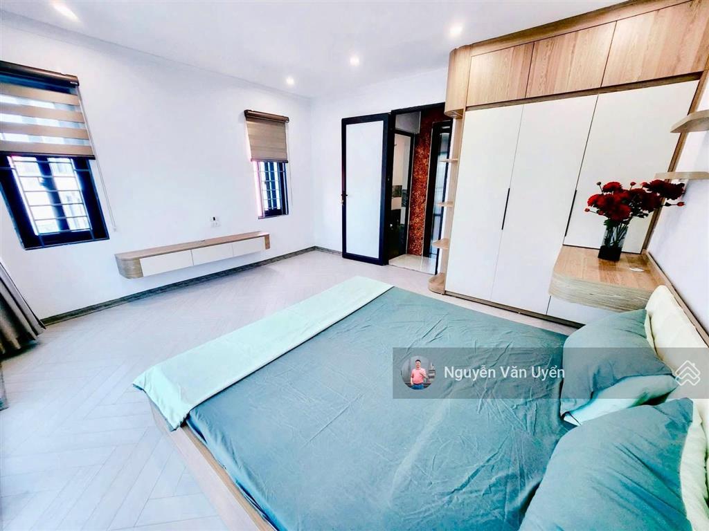 Bán nhà  nguyễn khánh toàn cầu giấy 39m2 x 5t lô góc mặt ngõ 20m ra đường to dân xây cc.