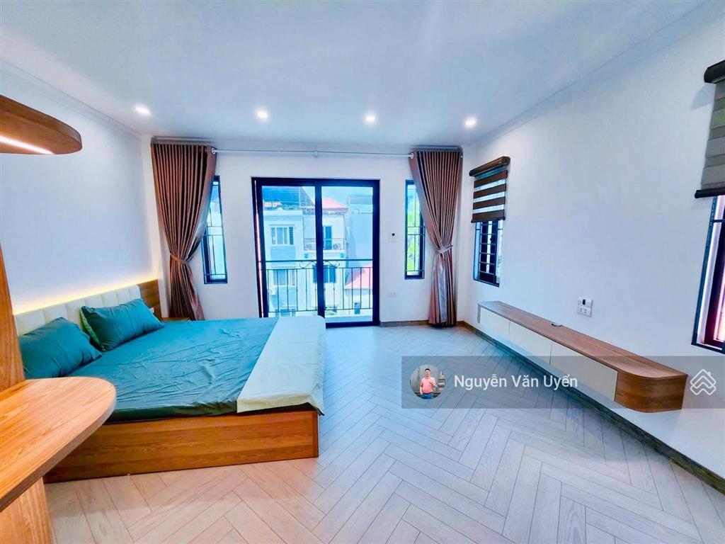 Bán nhà  nguyễn khánh toàn cầu giấy 39m2 x 5t lô góc mặt ngõ 20m ra đường to dân xây cc.