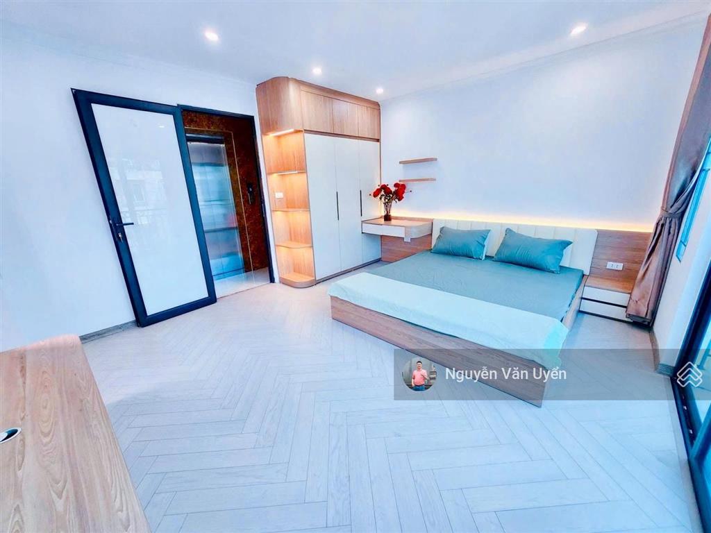 Lô góc hoàng quốc việt, 2 thoáng, 15m ra ô tô, ngõ thông, sổ đẹp, dân xây, mới tặng nt, 39m2*5t
