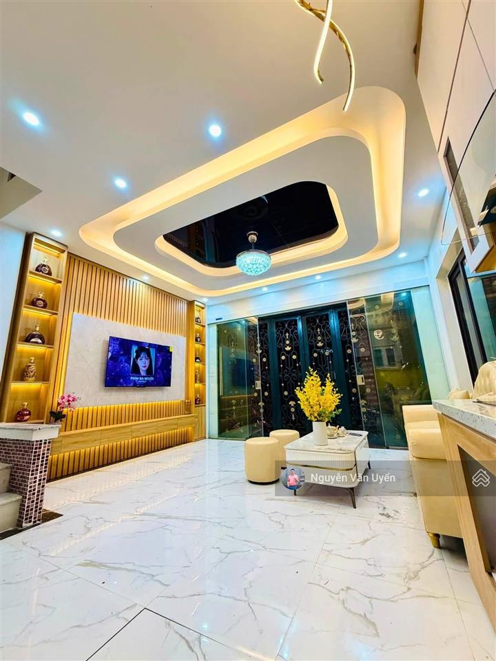 Mặt ngõ võ chí công, ngõ thông ô tô tránh, 20m ra phố, mới đập hộp, sân xe, sổ cc, không qh, 40m2