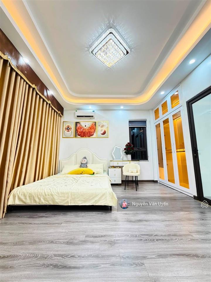 Mặt ngõ võ chí công, ngõ thông ô tô tránh, 20m ra phố, mới đập hộp, sân xe, sổ cc, không qh, 40m2