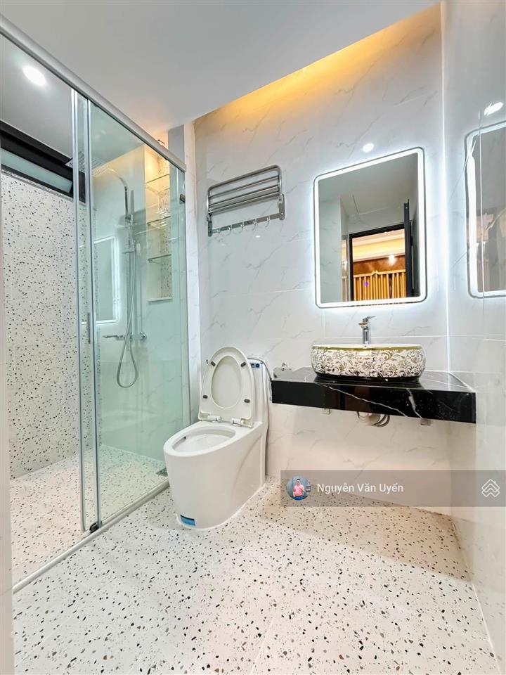 Mặt ngõ võ chí công, ngõ thông ô tô tránh, 20m ra phố, mới đập hộp, sân xe, sổ cc, không qh, 40m2