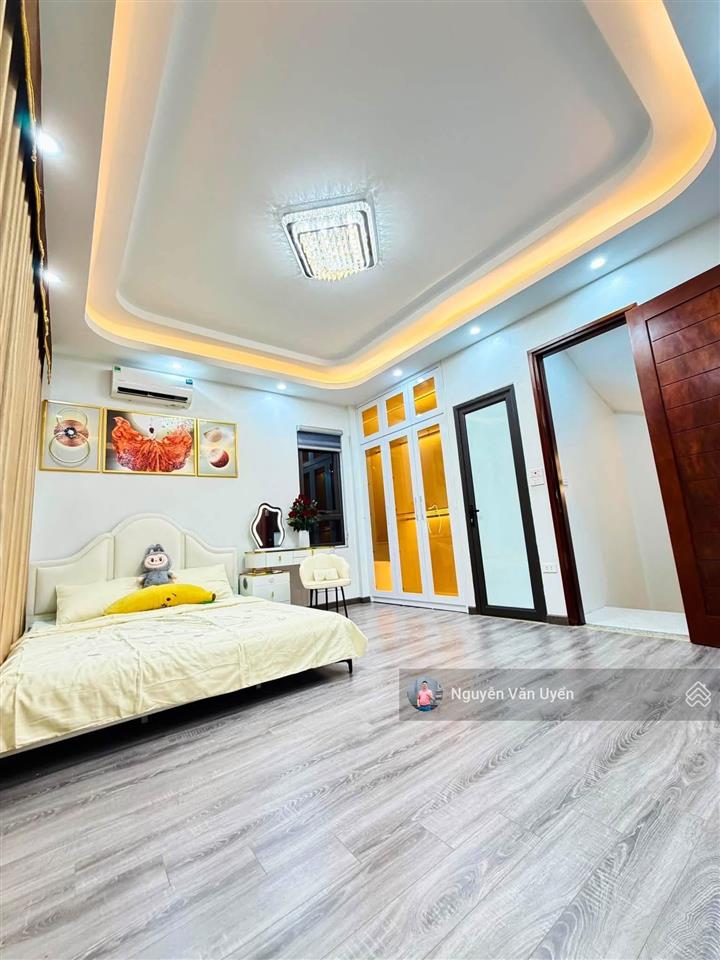 Mặt ngõ võ chí công, ngõ thông ô tô tránh, 20m ra phố, mới đập hộp, sân xe, sổ cc, không qh, 40m2