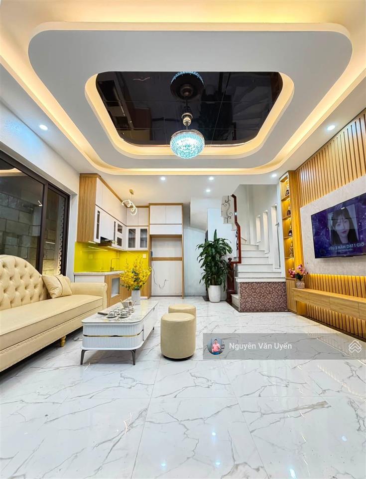 Mặt ngõ võ chí công, ngõ thông ô tô tránh, 20m ra phố, mới đập hộp, sân xe, sổ cc, không qh, 40m2