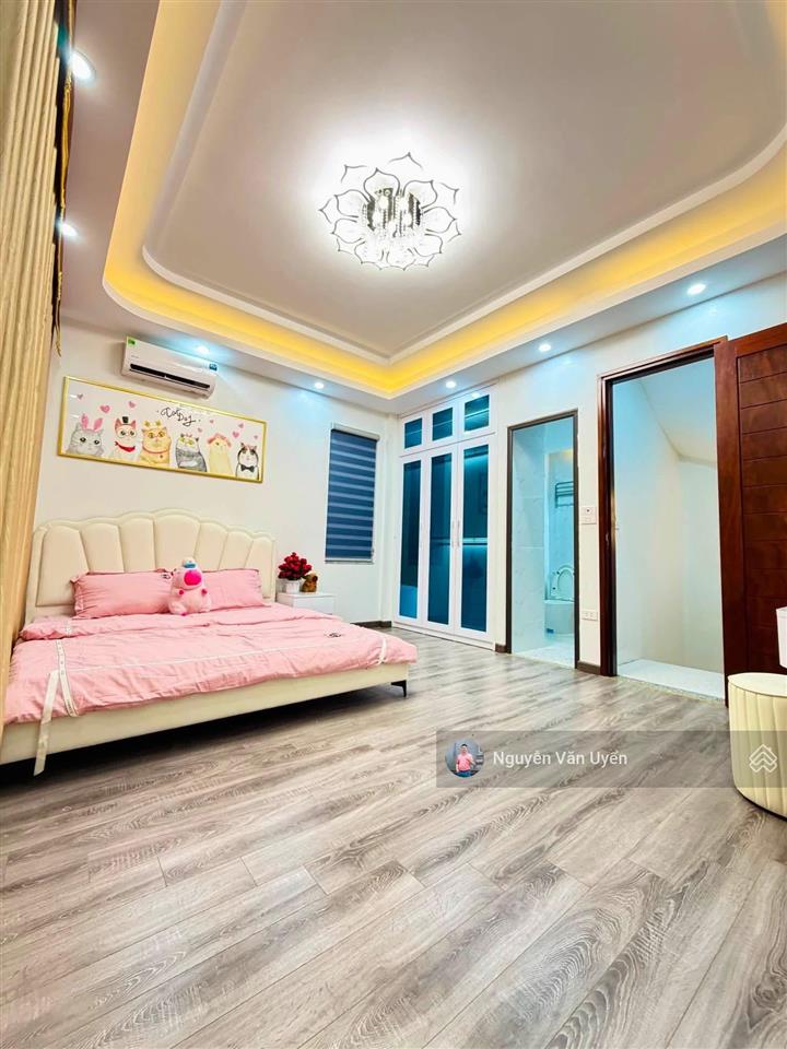 Mặt ngõ võ chí công, ngõ thông ô tô tránh, 20m ra phố, mới đập hộp, sân xe, sổ cc, không qh, 40m2