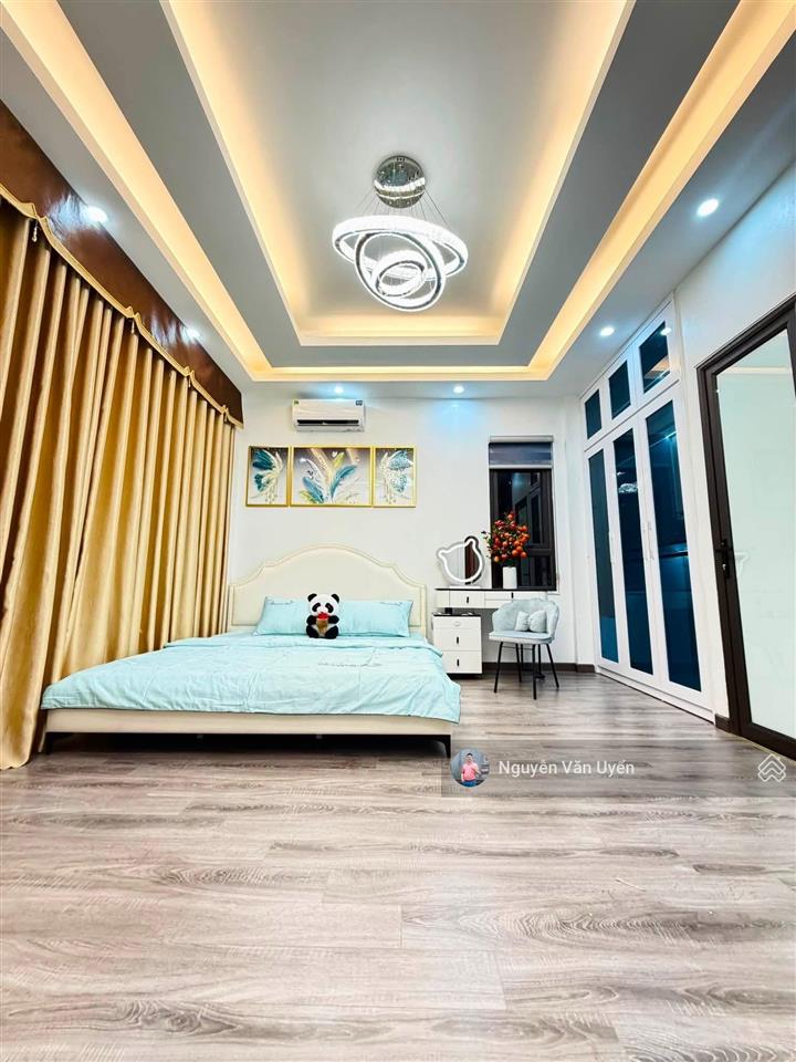 Mặt ngõ võ chí công, ngõ thông ô tô tránh, 20m ra phố, mới đập hộp, sân xe, sổ cc, không qh, 40m2