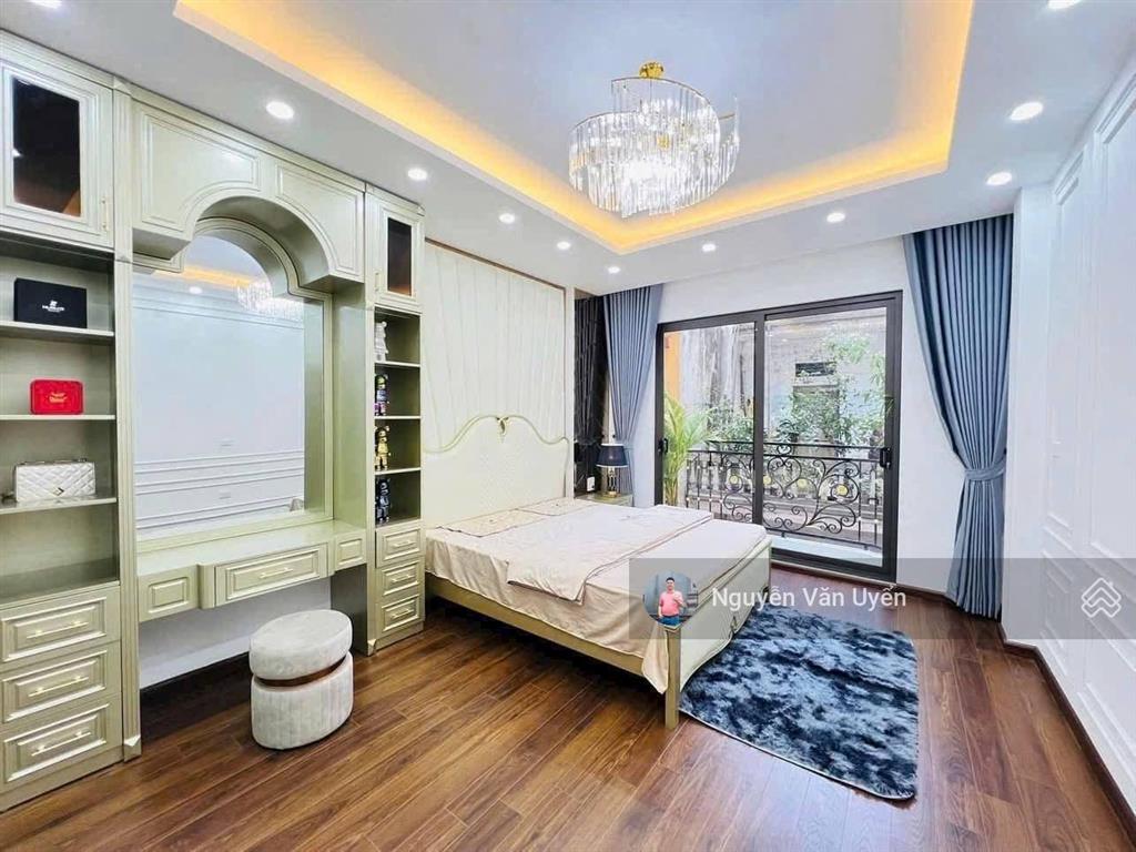 Mặt ngõ hạ yên quyết, lô góc, 3 thoáng, sân xe, sổ riêng cc, ko qh, mới tặng nt, ko lỗi pt, 36m2*5t