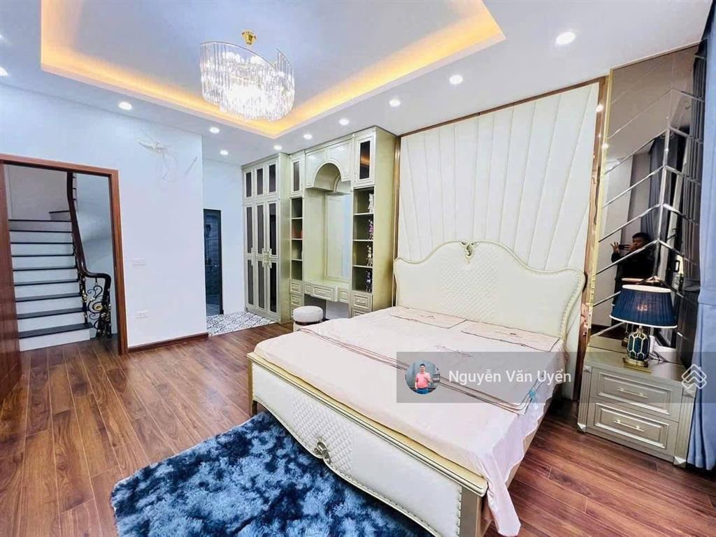 Mặt ngõ hạ yên quyết, lô góc, 3 thoáng, sân xe, sổ riêng cc, ko qh, mới tặng nt, ko lỗi pt, 36m2*5t