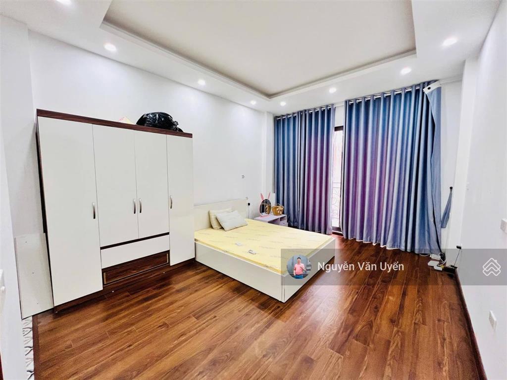 Mặt ngõ hạ yên quyết, lô góc, 3 thoáng, sân xe, sổ riêng cc, ko qh, mới tặng nt, ko lỗi pt, 36m2*5t