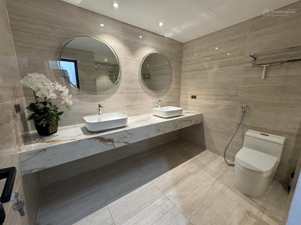 Siêu phẩm  hoàng quốc việt  nhà mới 6 tầng  thang máy  46m2  ngõ thông  10m ra ô tô tránh