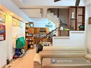 Bán nhà nguyễn khánh toàn, cầu giấy, 43m2 x 5 tầng, full nội thất, nhà vẫn mới đẹp, gần ô tô