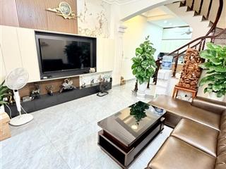 Bán nhà trung tâm phố cầu giấy, 42m2 x 6 tầng, giá cực hời, ngõ rộng, gần ô tô tránh, 7,6 tỷ.