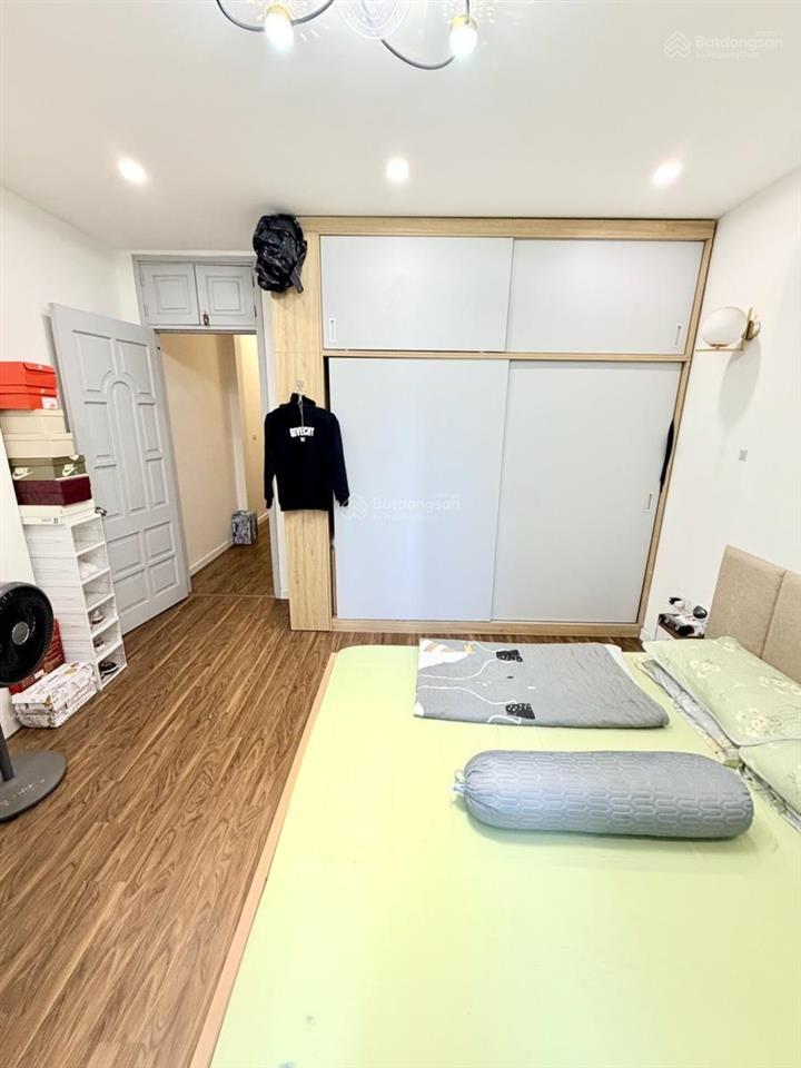 Bán nhà trung tâm phố cầu giấy, 42m2 x 6 tầng, giá cực hời, ngõ rộng, gần ô tô tránh, 7,6 tỷ.