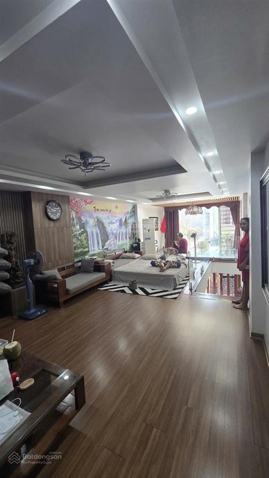 Bán nhà trần thái tông  cầu giấy. 42m2 x 5 tầng, giá đầu tư, giá 7,6 tỷ. ngõ rộng, 20m ra ô tô