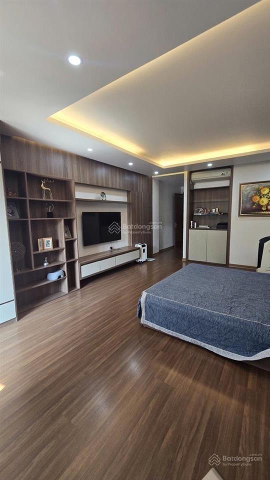 Bán nhà trần thái tông  cầu giấy. 42m2 x 5 tầng, giá đầu tư, giá 7,6 tỷ. ngõ rộng, 20m ra ô tô