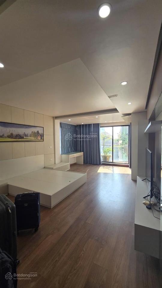 Bán nhà trần thái tông  cầu giấy. 42m2 x 5 tầng, giá đầu tư, giá 7,6 tỷ. ngõ rộng, 20m ra ô tô
