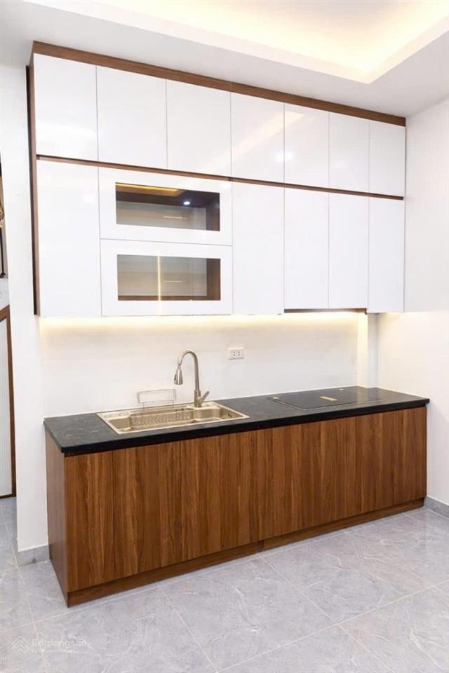 Bán nhà phố nguyễn văn huyên, cầu giấy. lô góc, 2 thoáng, 41m2 x 5 tầng, giá đầu tư, 6,9 tỷ.