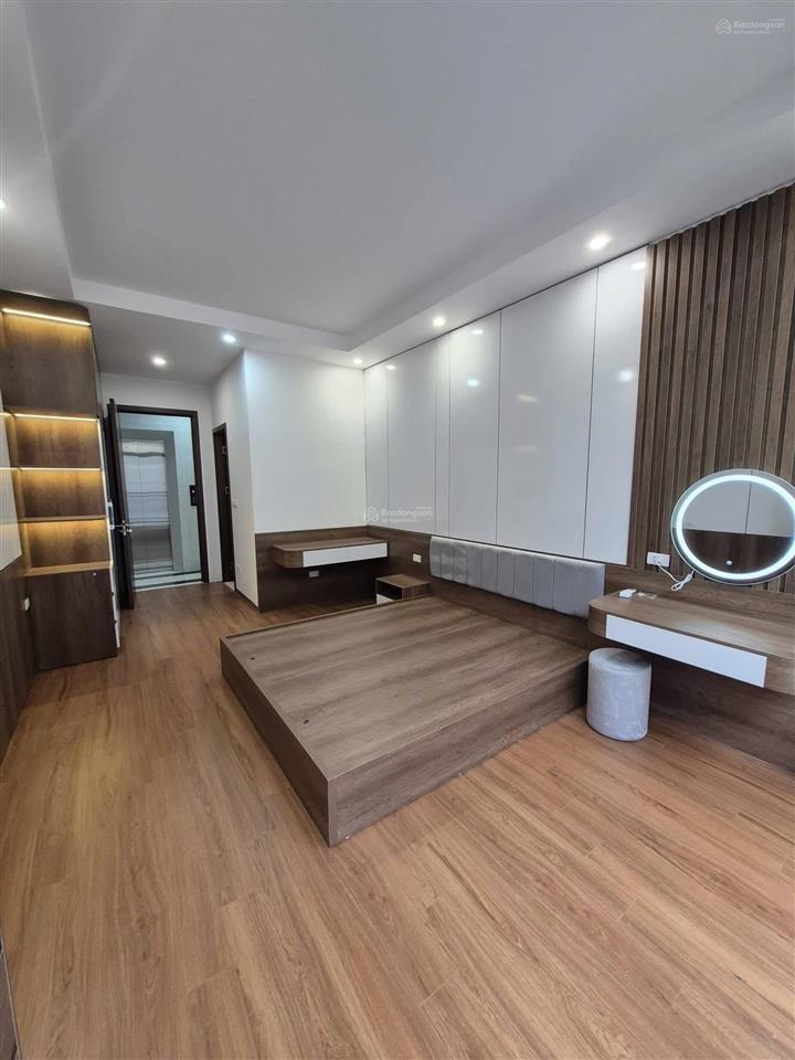Bán nhà  trần cung 5 tầng giá đầu tư 42m2  ngõ thông  10m ra ô tô tránh  vị trí siêu đẹp 