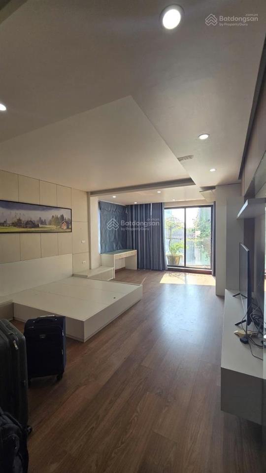 Bán nhà phố nguyễn khánh toàn, cầu giấy, 42m2 x 5 tầng, 7,1 tỷ. 20m ra ô tô. lô góc 2 thoáng.