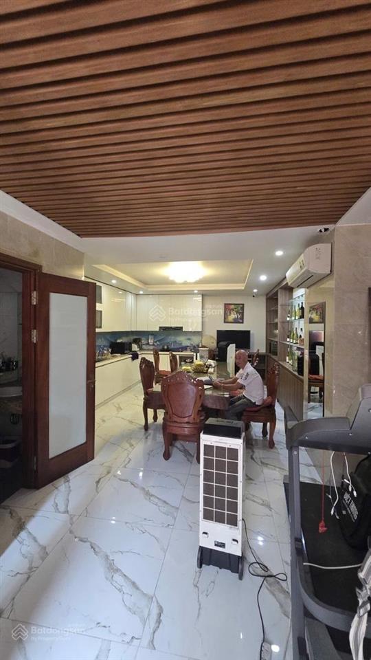 Bán nhà phố nguyễn khánh toàn, cầu giấy, 42m2 x 5 tầng, 7,1 tỷ. 20m ra ô tô. lô góc 2 thoáng.