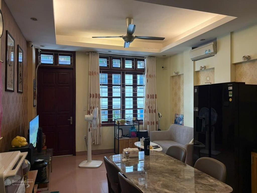 Mặt ngõ hiếm 2 ôtô tránh kinh doanh đỉnh  phù hợp vừa ở vừa cho thuê62m2 x 5t, mt rộng 5,8m.