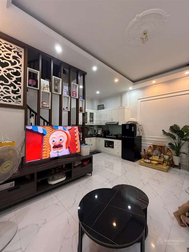Bán nhà nguyễn khang, trung tâm cầu giấy, 42m2 x 5 tầng. nhà mới đẹp, full nội thất, gần ô tô.