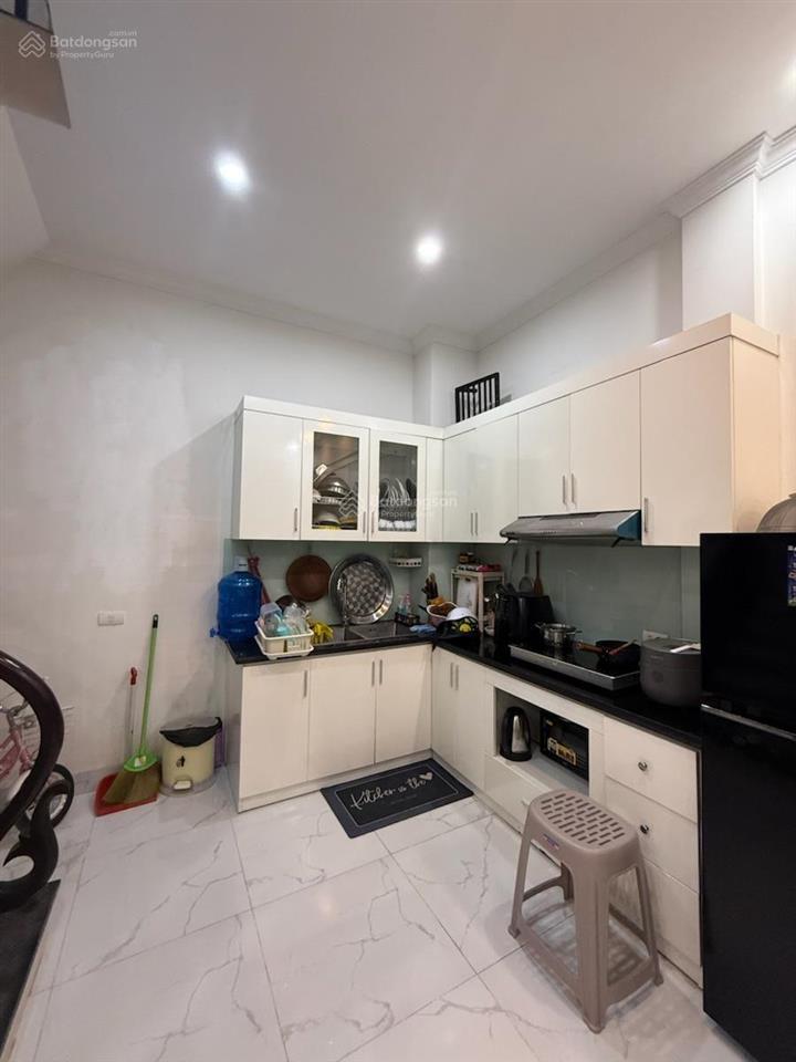 Bán nhà nguyễn khang, trung tâm cầu giấy, 42m2 x 5 tầng. nhà mới đẹp, full nội thất, gần ô tô.