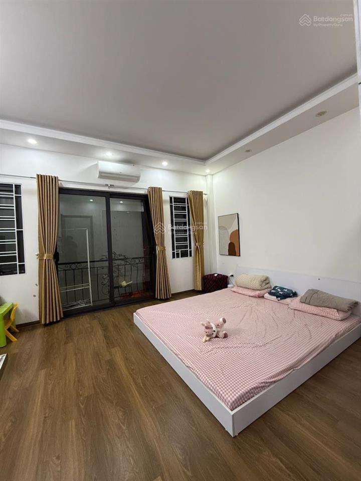 Bán nhà nguyễn khang, trung tâm cầu giấy, 42m2 x 5 tầng. nhà mới đẹp, full nội thất, gần ô tô.