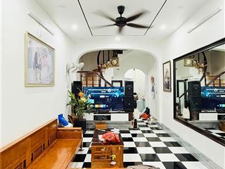 Nhà xinh xuân thuỷ, ngõ thông, ở/cho thuê, ô tô cách 30m, dân xây ở ngay, sổ vuông, không qh, 38m2