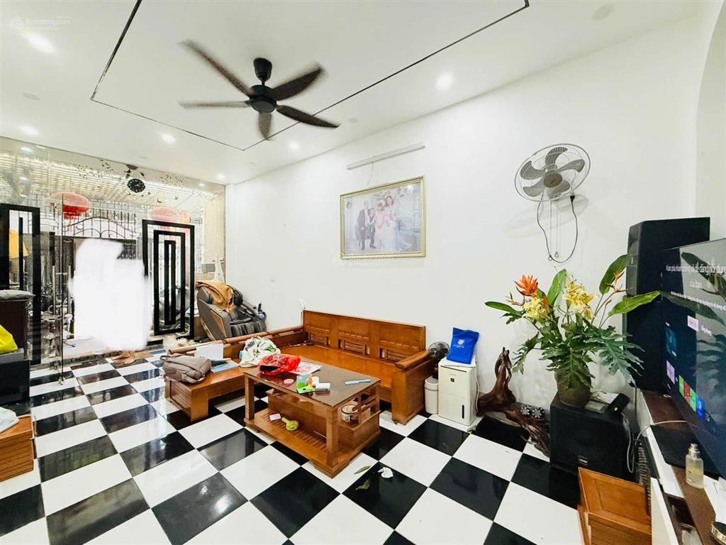 Nhà xinh xuân thuỷ, ngõ thông, ở/cho thuê, ô tô cách 30m, dân xây ở ngay, sổ vuông, không qh, 38m2