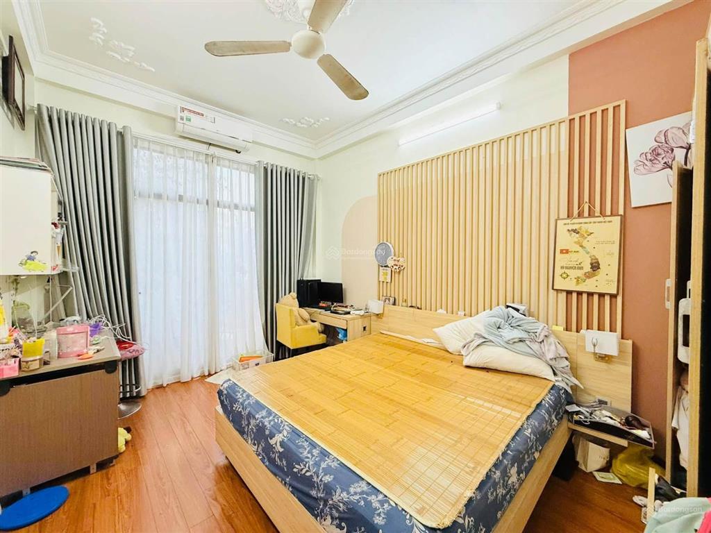 Nhà xinh xuân thuỷ, ngõ thông, ở/cho thuê, ô tô cách 30m, dân xây ở ngay, sổ vuông, không qh, 38m2