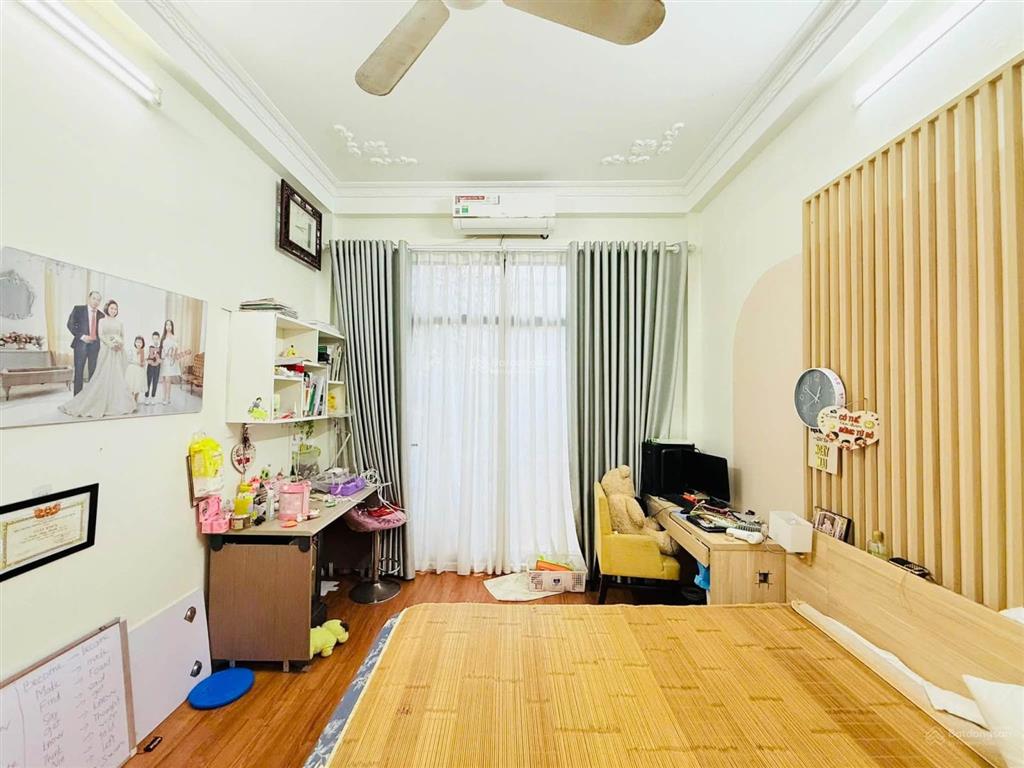 Nhà xinh xuân thuỷ, ngõ thông, ở/cho thuê, ô tô cách 30m, dân xây ở ngay, sổ vuông, không qh, 38m2